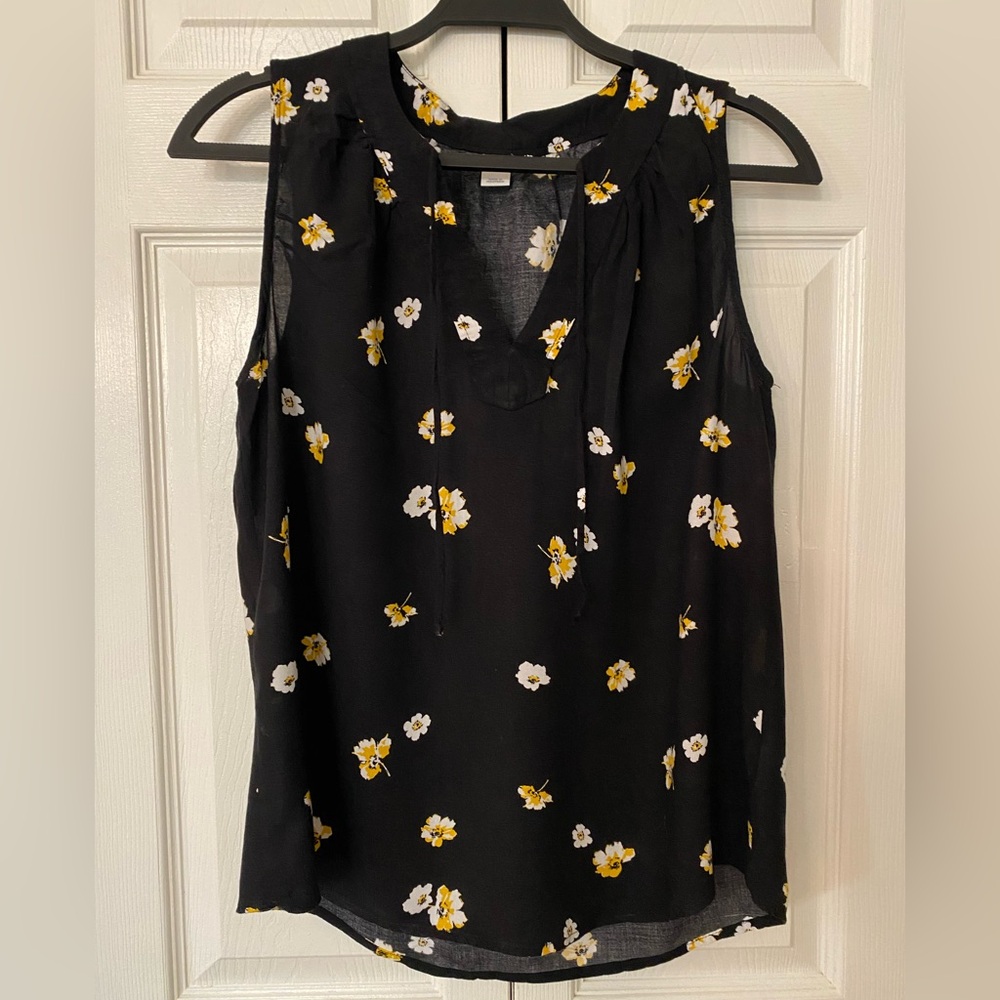 Old Navy Floral Sleeveless Black Top Blouse Medium